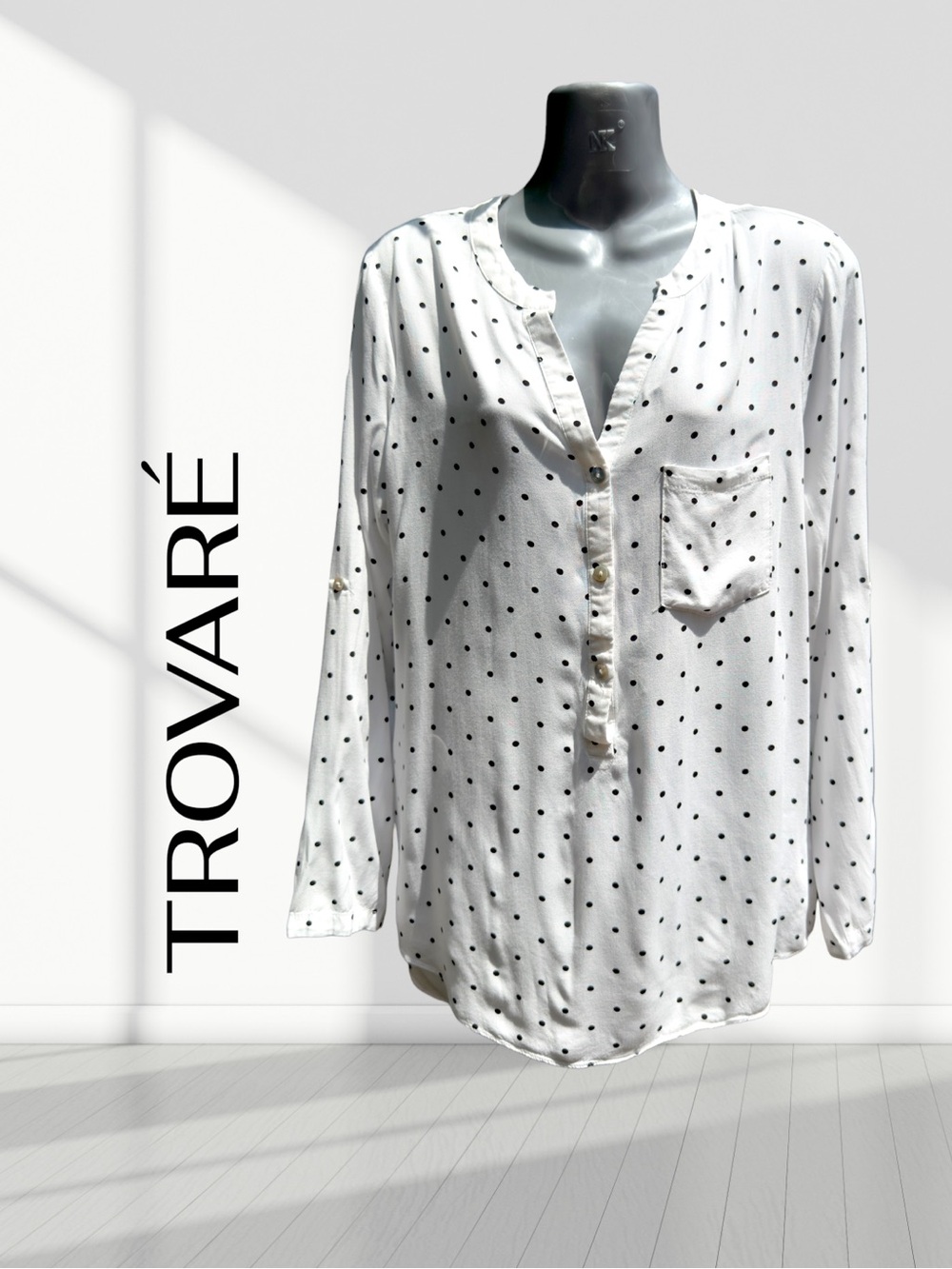 3👚/ 25$ TROVARÉ White Black Polka Dot Blouse Roll Tab Sleeves 100% Rayon Size M